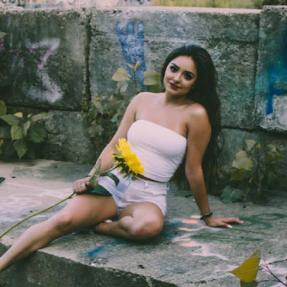 Meet your Posher, Ruth - Picture 1 of 1